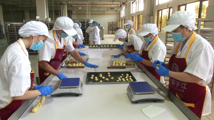 中秋月餅飄香 江夏老字號(hào)文創(chuàng)月餅引領(lǐng)食品銷售新風(fēng)尚